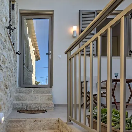 Luxury Gem Overlooking The Church, 150m From Appartamento Hersonissos (Crete)