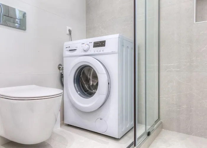 Apartment Luxury Gem Overlooking The Church, 150m From *