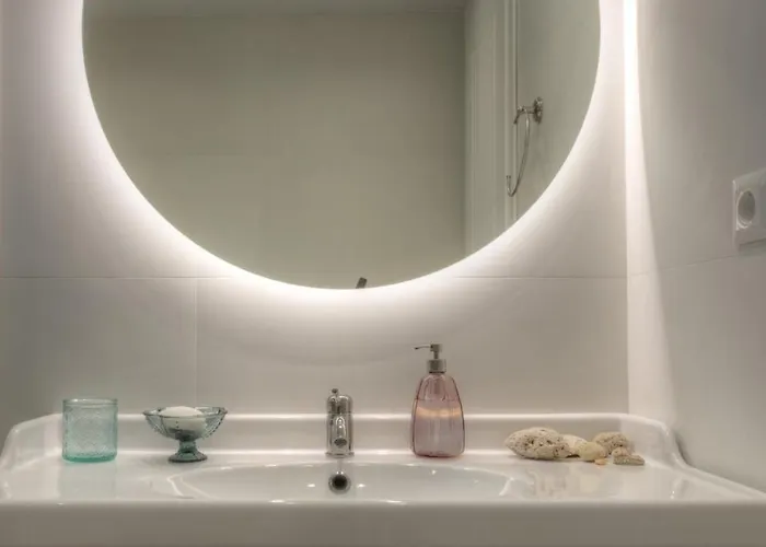 Luxury Gem Overlooking The Church, 150m From