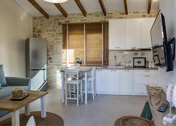 Apartment Luxury Gem Overlooking The Church, 150m From *