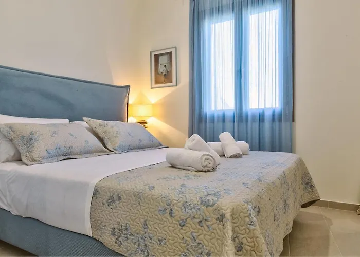 Luxury Gem Overlooking The Church, 150m From Apartment