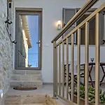 Luxury Gem Overlooking The Church, 150m From Apartamento Hersonissos (Crete)