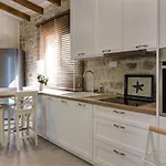 Luxury Gem Overlooking The Church, 150m From Apartamento
