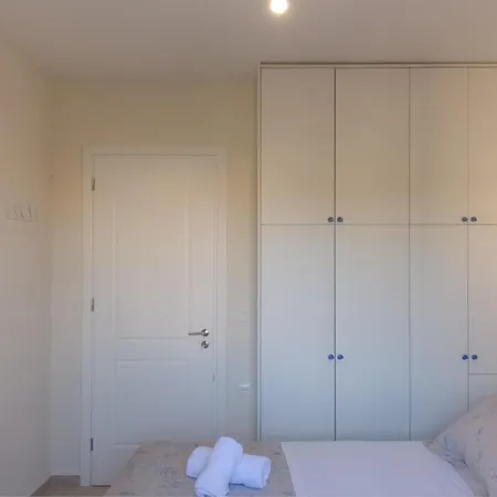 Luxury Gem Overlooking The Church, 150m From Apartment