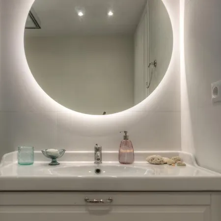 Luxury Gem Overlooking The Church, 150m From