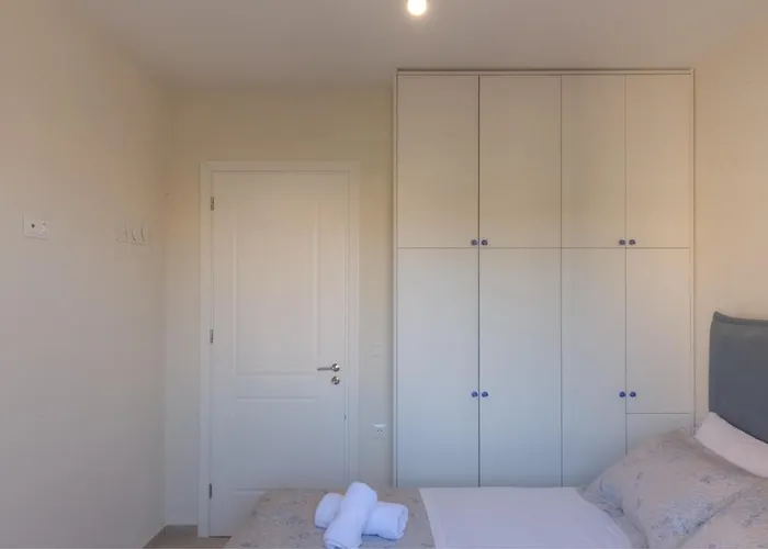 Luxury Gem Overlooking The Church, 150m From Apartament