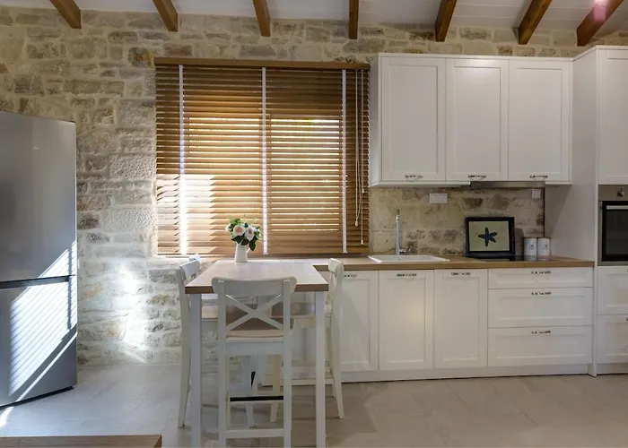 Luxury Gem Overlooking The Church, 150m From Apartament *